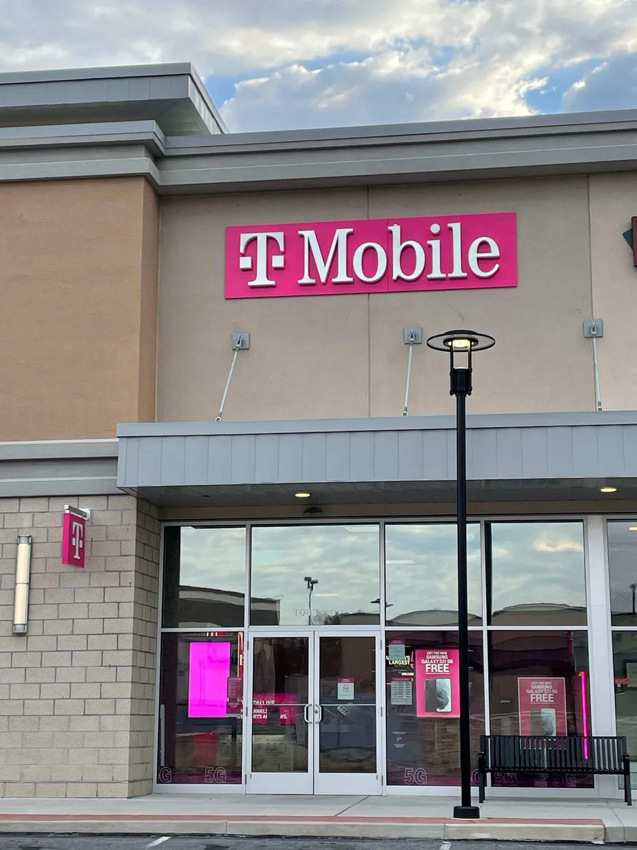 Exterior photo of T-Mobile store at W Baltimore Pike & Oriole Ave, Media, PA