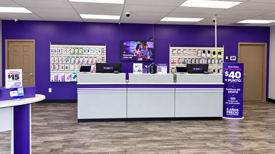 Metro by T-Mobile 6883 Fountains Blvd - 6883 Fountains Blvd
