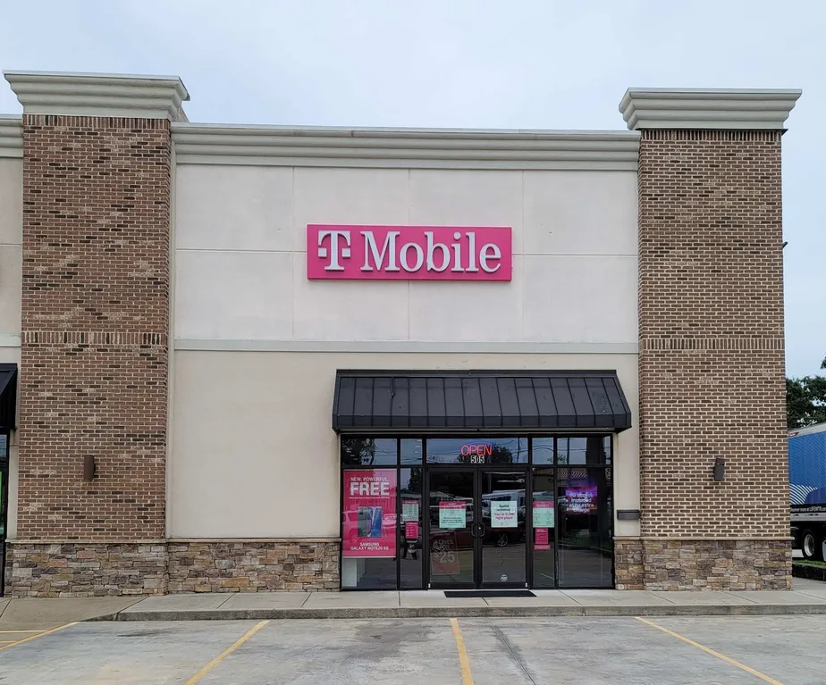  Exterior photo of T-Mobile store at Turner Mccall Blvd & N 5th Ave Ne, Rome, GA 