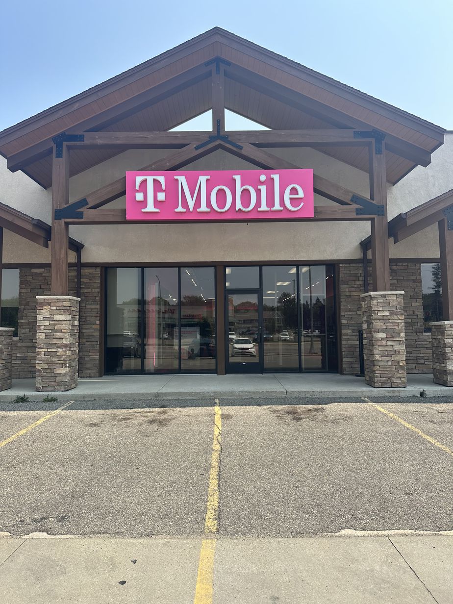 Exterior photo of T-Mobile Store at Broadway & 10th, Alexandria, MN