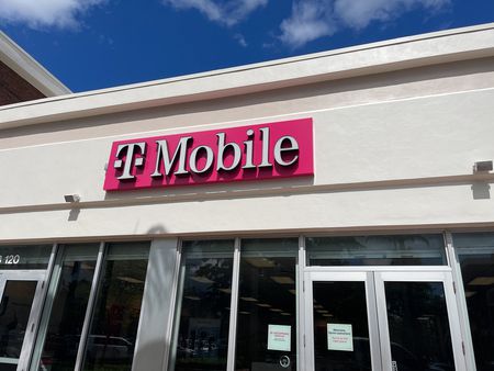 Exterior photo of T-Mobile Store at The Fountains, Plantation, FL