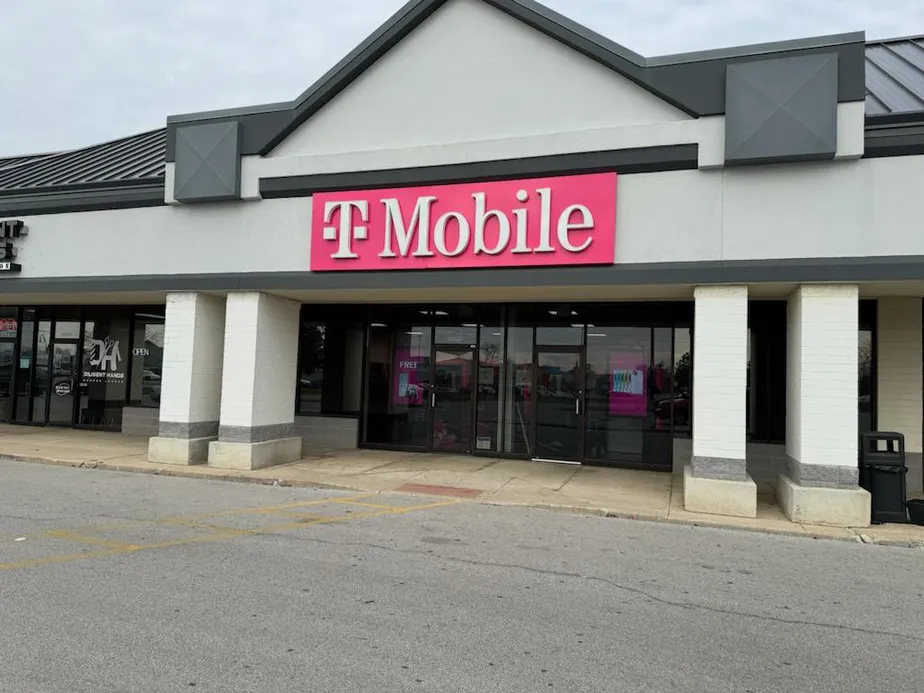 Exterior photo of T-Mobile Store at Coldwater Rd - Fort Wayne, Fort Wayne, IN