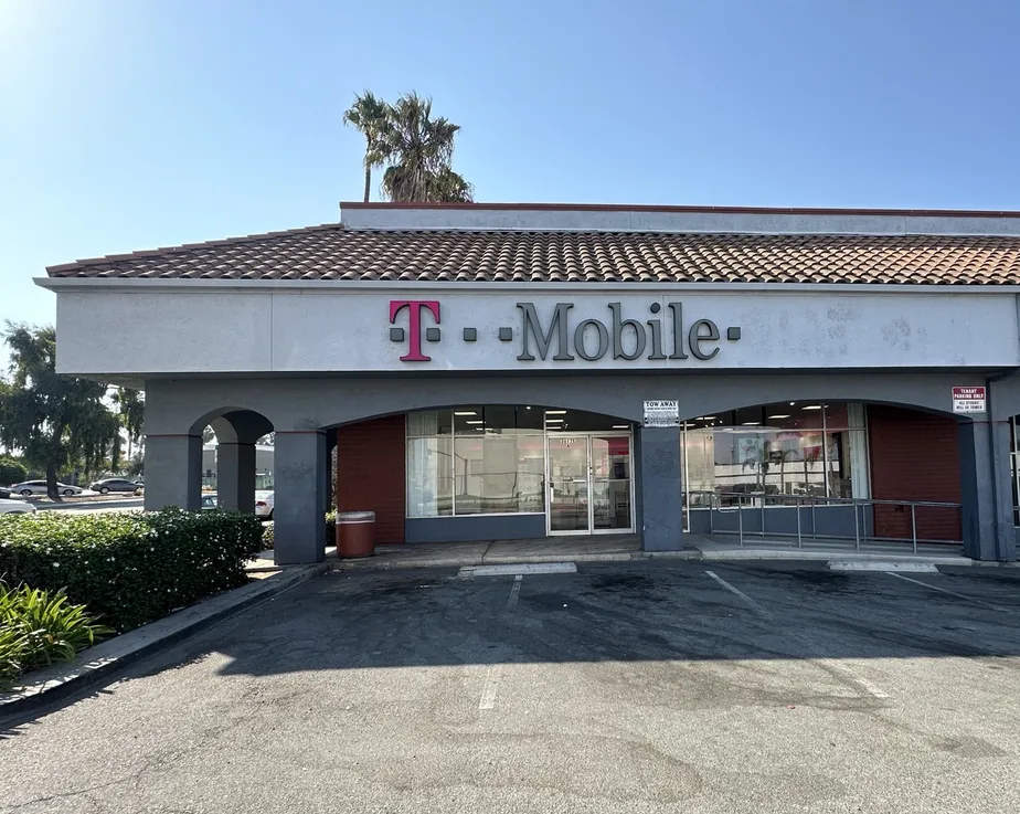 Exterior photo of T-Mobile Store at Broadway & H Street, Chula Vista, CA 