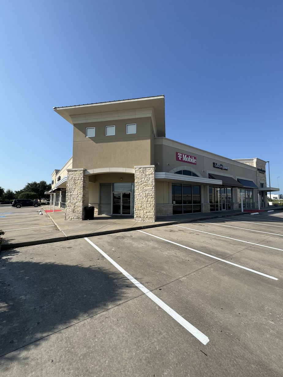Exterior photo of T-Mobile Store at 59 & Reading Rd, Rosenberg, TX