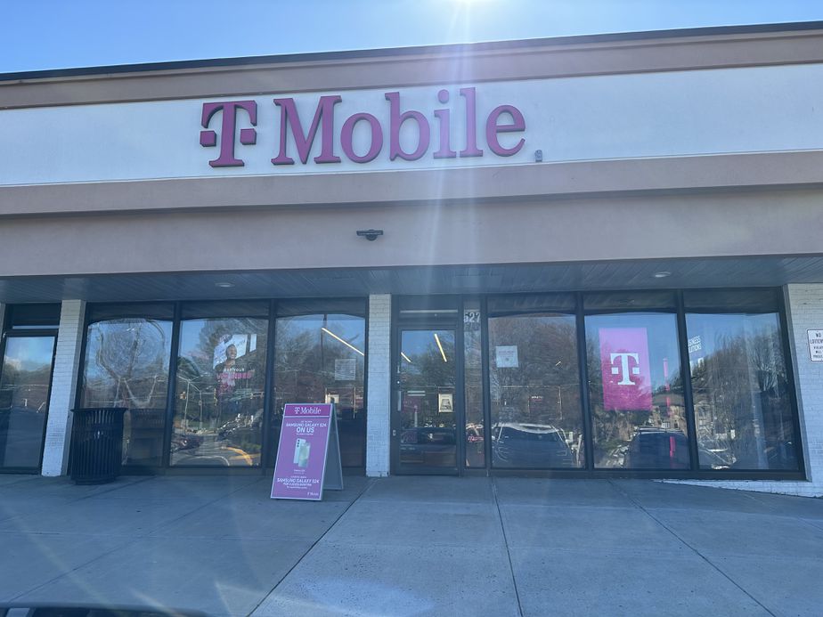 Exterior photo of T-Mobile Store at Firstfield Shopping Center, Gaithersburg, MD