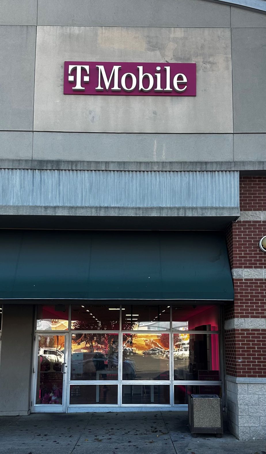 Exterior photo of T-Mobile Store at Bailey's Crossroads, Falls Church, VA