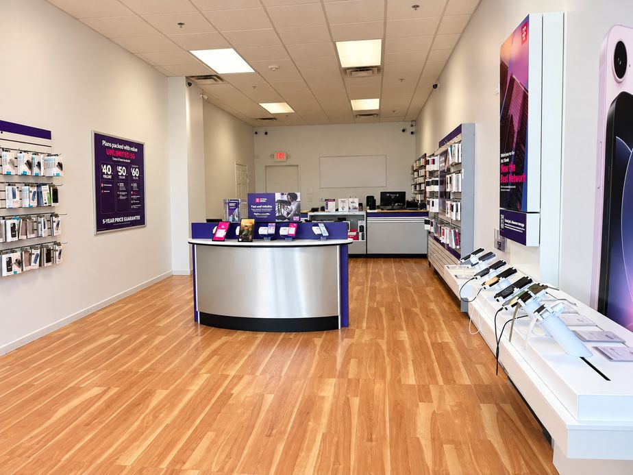 Metro by T-Mobile 70 S Main St - 70 S Main St