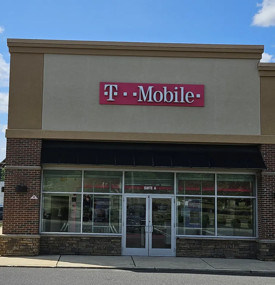  Exterior photo of T-Mobile Store at White Horse Pike & Gloucester Pike, Lawnside, NJ 