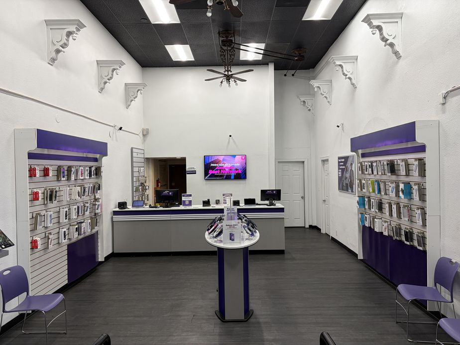 Metro by T-Mobile 311 SW Morrison St - 311 SW Morrison St