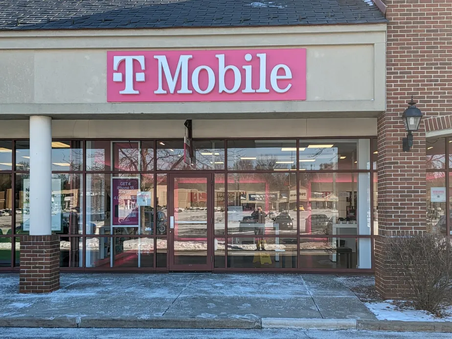 Exterior photo of T-Mobile Store at Shops At Boardman Park, Youngstown, OH 