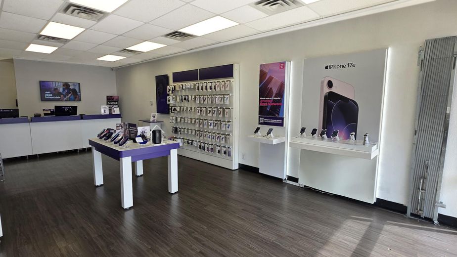Metro by T-Mobile 1861 Brown Blvd - 1861 Brown Blvd 