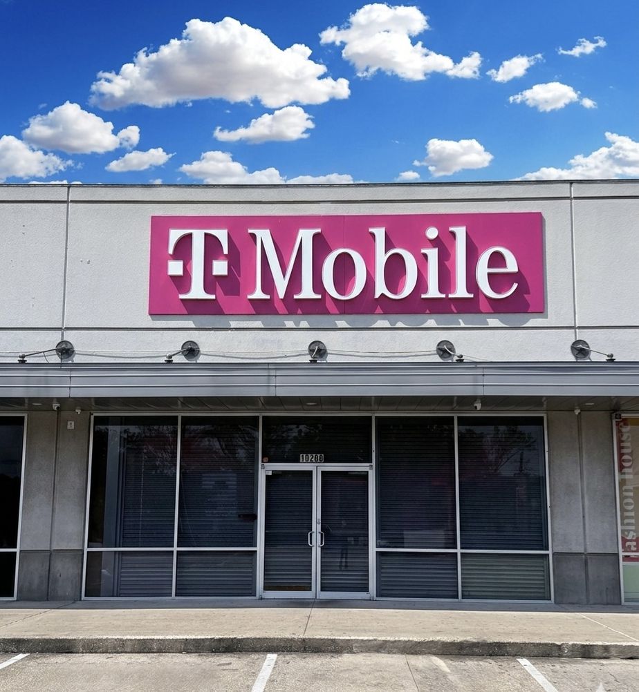  Exterior photo of T-Mobile Store at Beechnut & Course, Houston, TX 