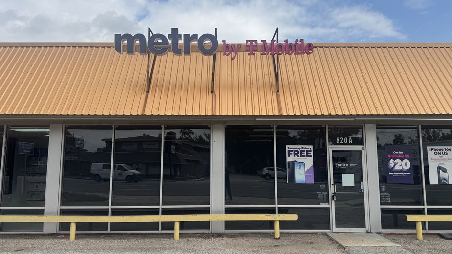Metro by T-Mobile 820 N Frazier St - 820 N Frazier St 