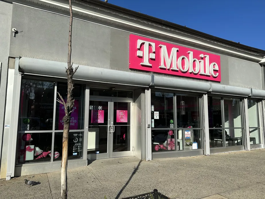  Exterior photo of T-Mobile Store at Northern Blvd & Parsons Blvd, Flushing, NY 