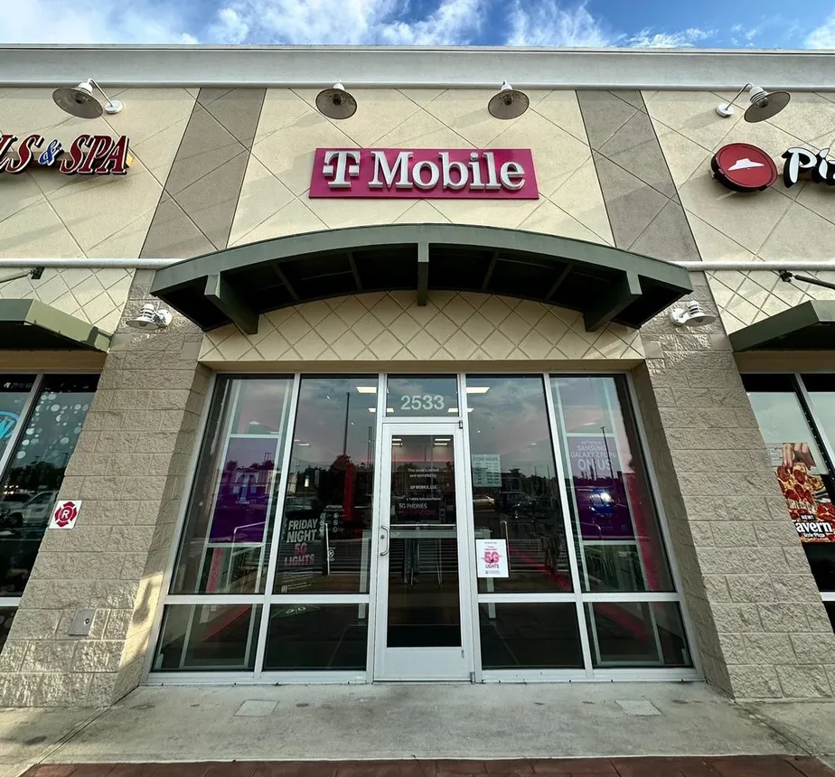  Exterior photo of T-Mobile Store at Arcadia Crossings, Arcadia, FL 