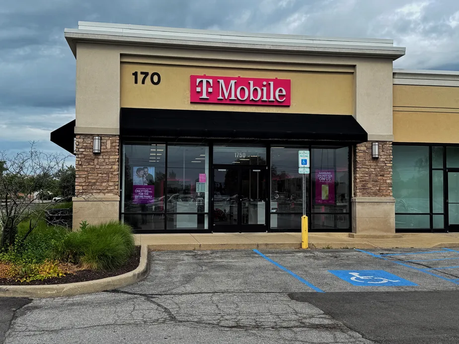  Exterior photo of T-Mobile Store at Sr 26 & Creasy, Lafayette, IN 