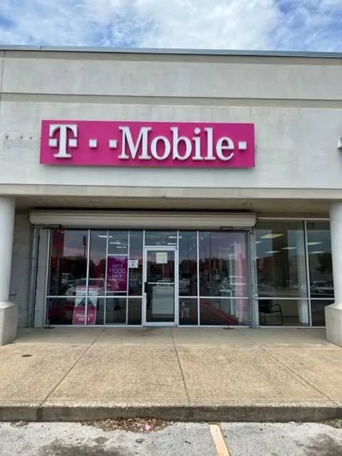 Exterior photo of T-Mobile Store at S Medford Dr & Tulane Dr, Lufkin, TX