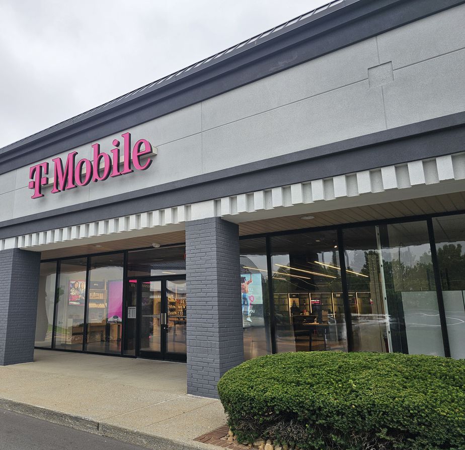Exterior photo of T-Mobile Store at Mallory Lane & Seaboard Lane, Brentwood, TN