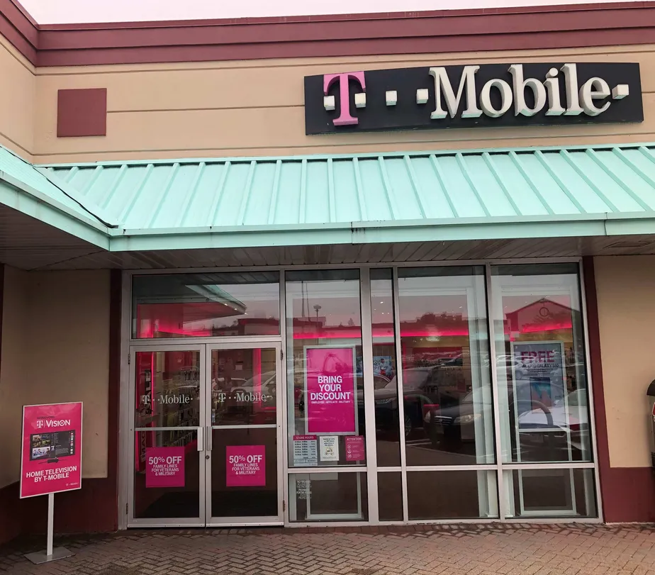 Exterior photo of T-Mobile store at River Rd & Old River Rd, Edgewater, NJ