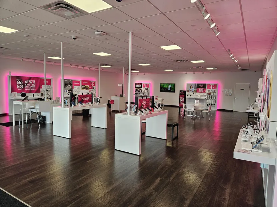 Interior photo of T-Mobile Store at Terry Byrd Hwy & Veterans Blvd, Pascagoula, MS