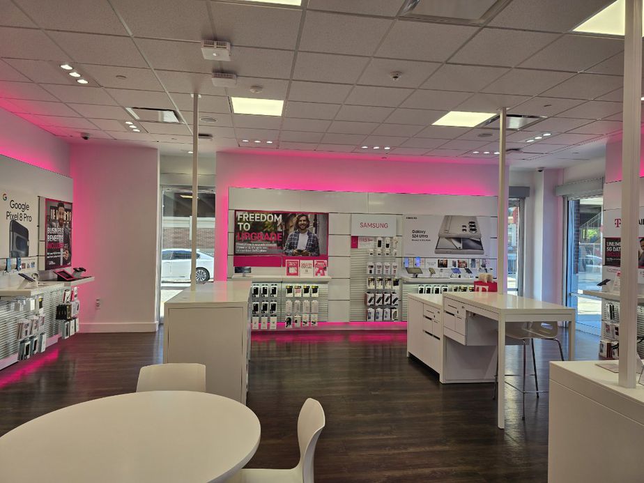 Interior photo of T-Mobile Store at Zona Rosa, Kansas City, MO