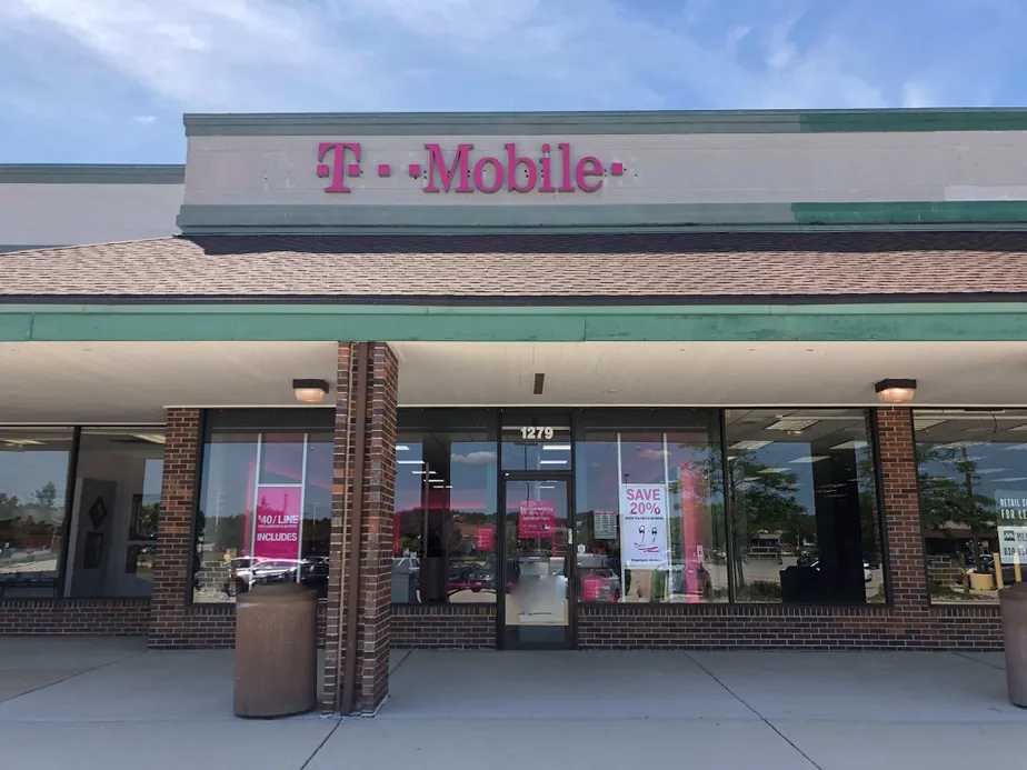 Exterior photo of T-Mobile store at S Naper Blvd & 75th St, Naperville, IL