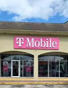  Exterior photo of T-Mobile Store at South Dixie Highway, Palmetto Bay, FL 