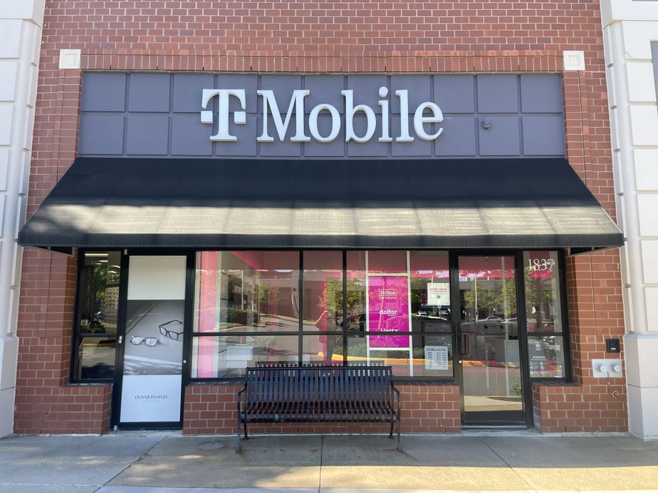 Exterior photo of T-Mobile Store at Reston Pkwy & New Dominion Rd, Reston, VA