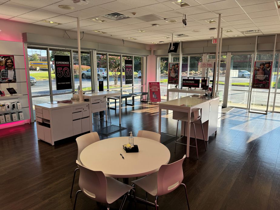 Interior photo of T-Mobile Store at Sugarloaf Pkwy, Lawrenceville, GA