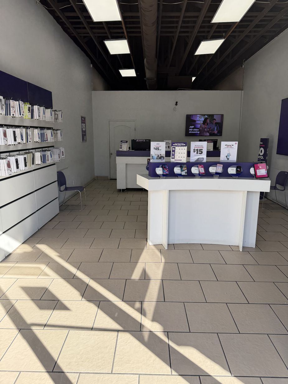 Metro by T-Mobile 721 S Oregon St - 721 S Oregon St 