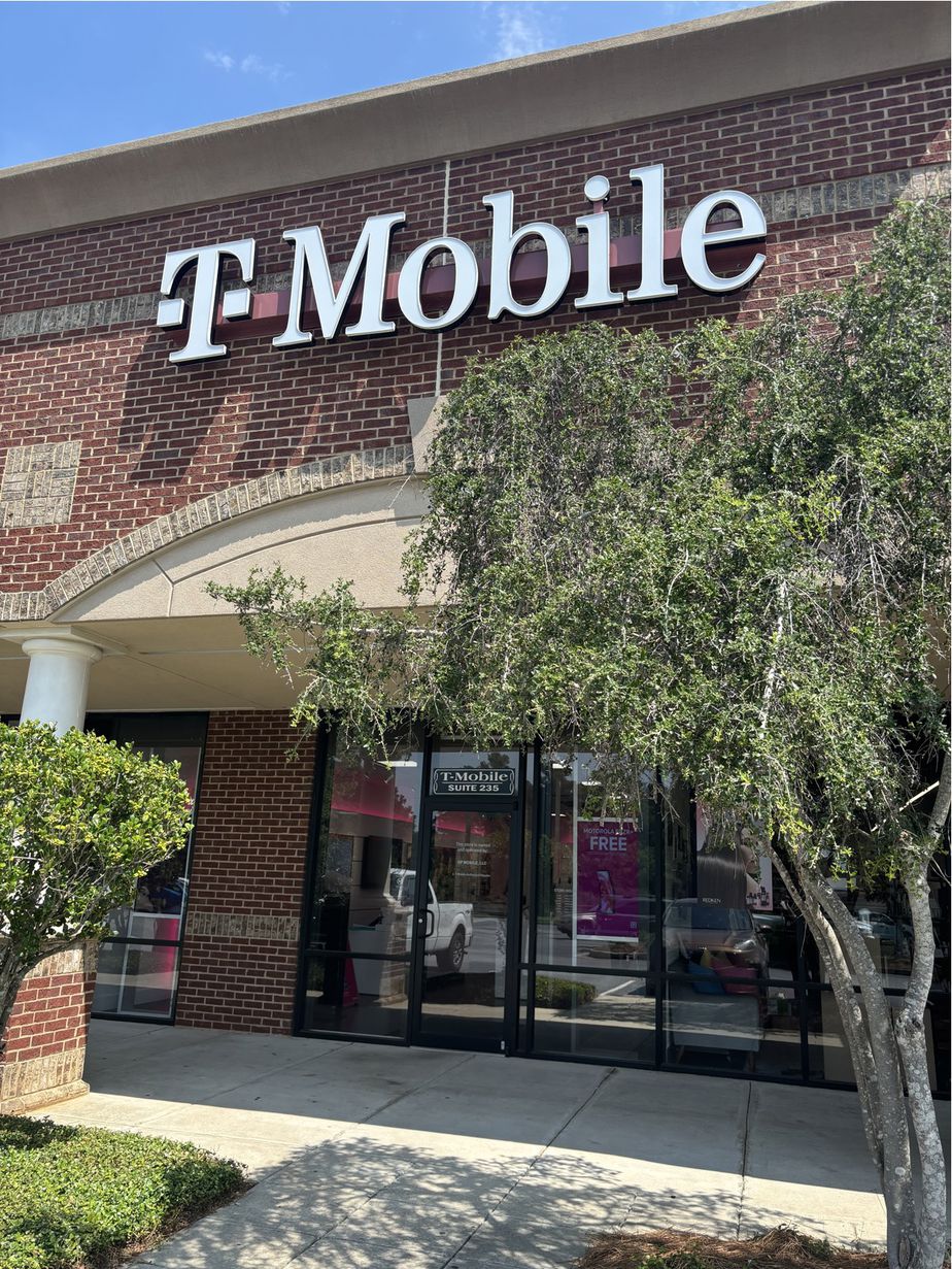Exterior photo of T-Mobile Store at Zebulon Rd and I-475, Macon, GA