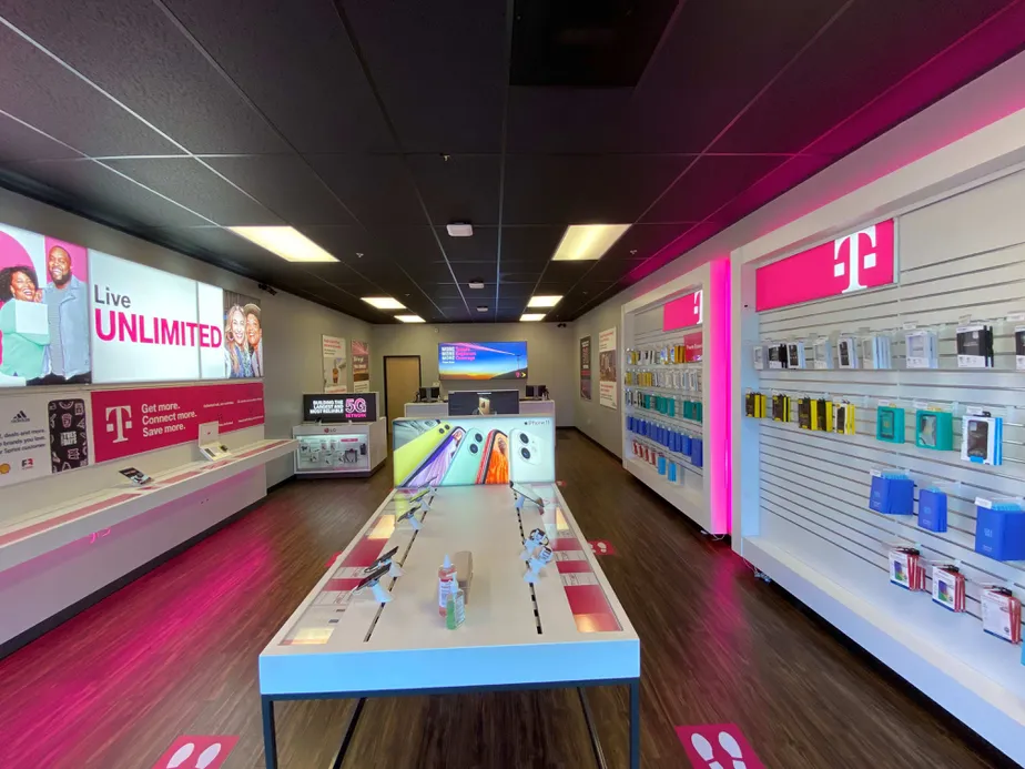  Interior photo of T-Mobile Store at SE Sunnyside Rd & SE 169th Ave, Happy Valley, OR 