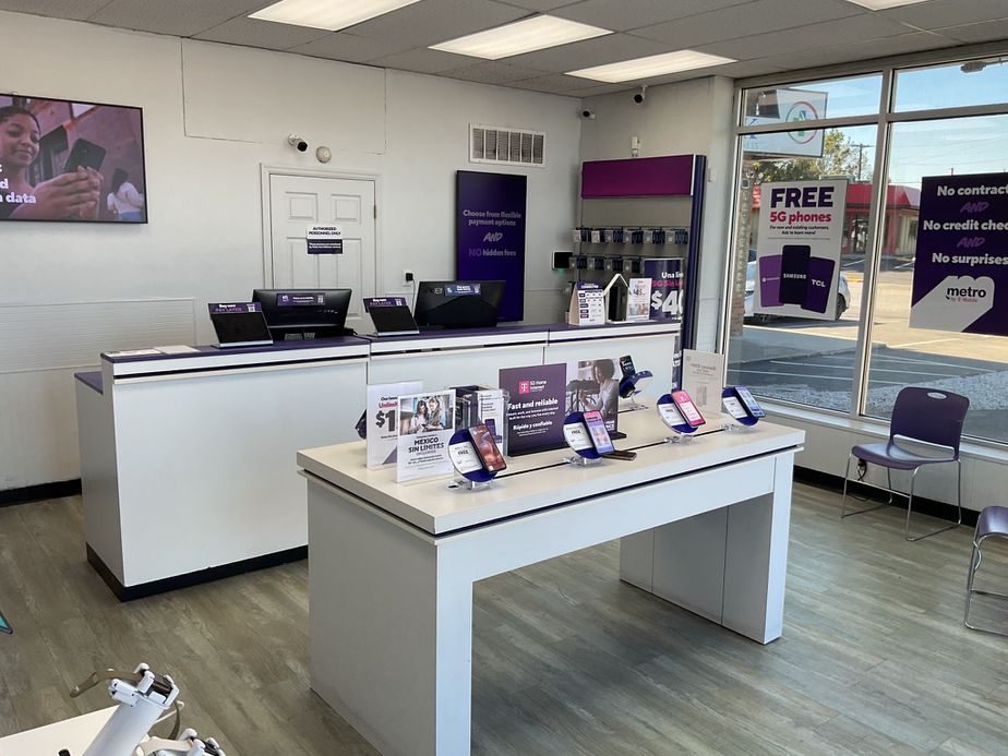 Metro by T-Mobile 3017 Kentucky Ave - 3017 Kentucky Ave 