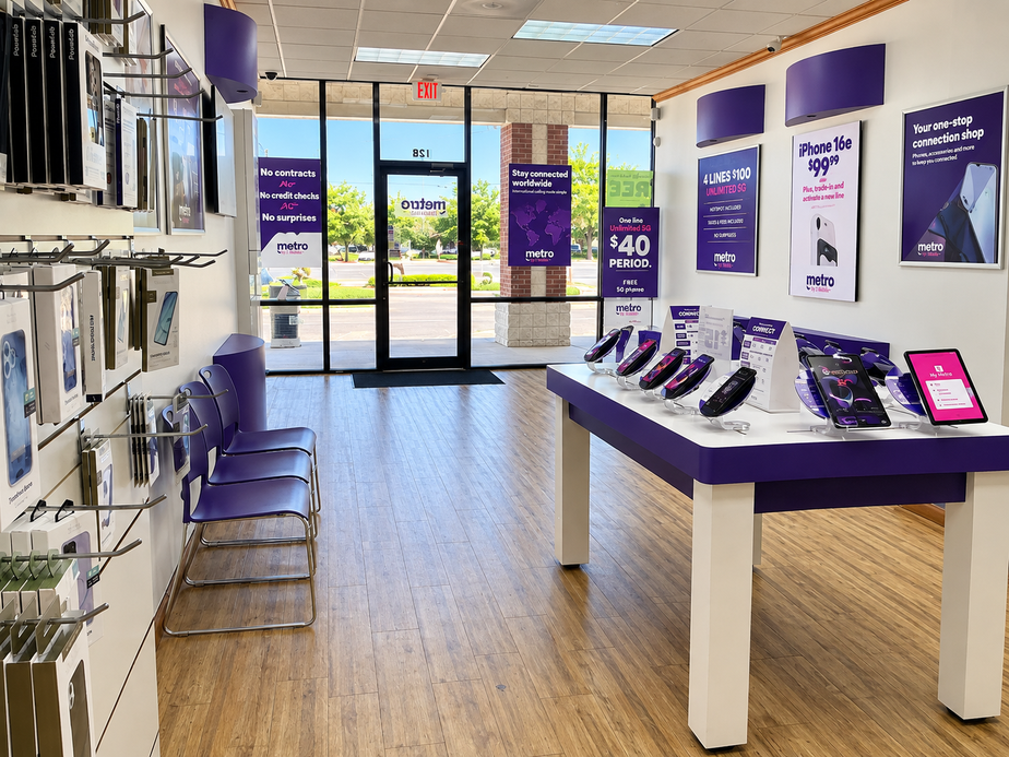 Metro by T-Mobile 3515 Sycamore School Rd - 3515 Sycamore School Rd 