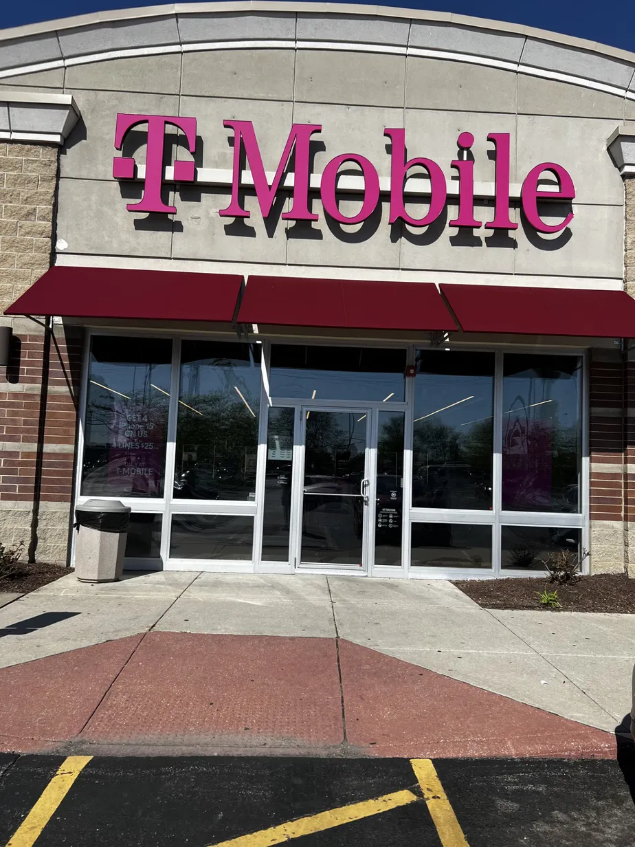 Foto del exterior de la tienda T-Mobile en 72nd & Cicero, Chicago, IL