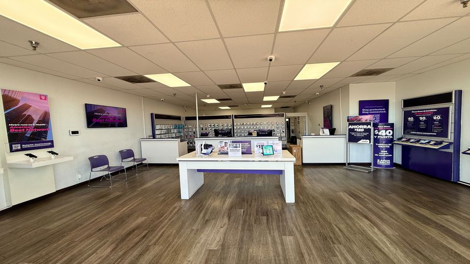 Metro by T-Mobile 765 N Nellis Blvd - 765 N Nellis Blvd 