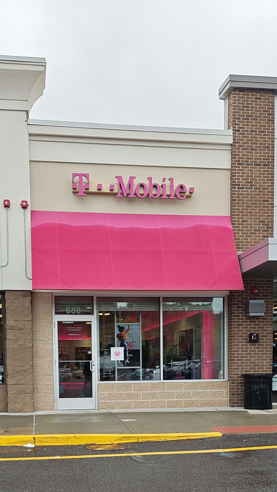 Exterior photo of T-Mobile Store at Long Hill Rd & Drozdyk Dr, Groton, CT
