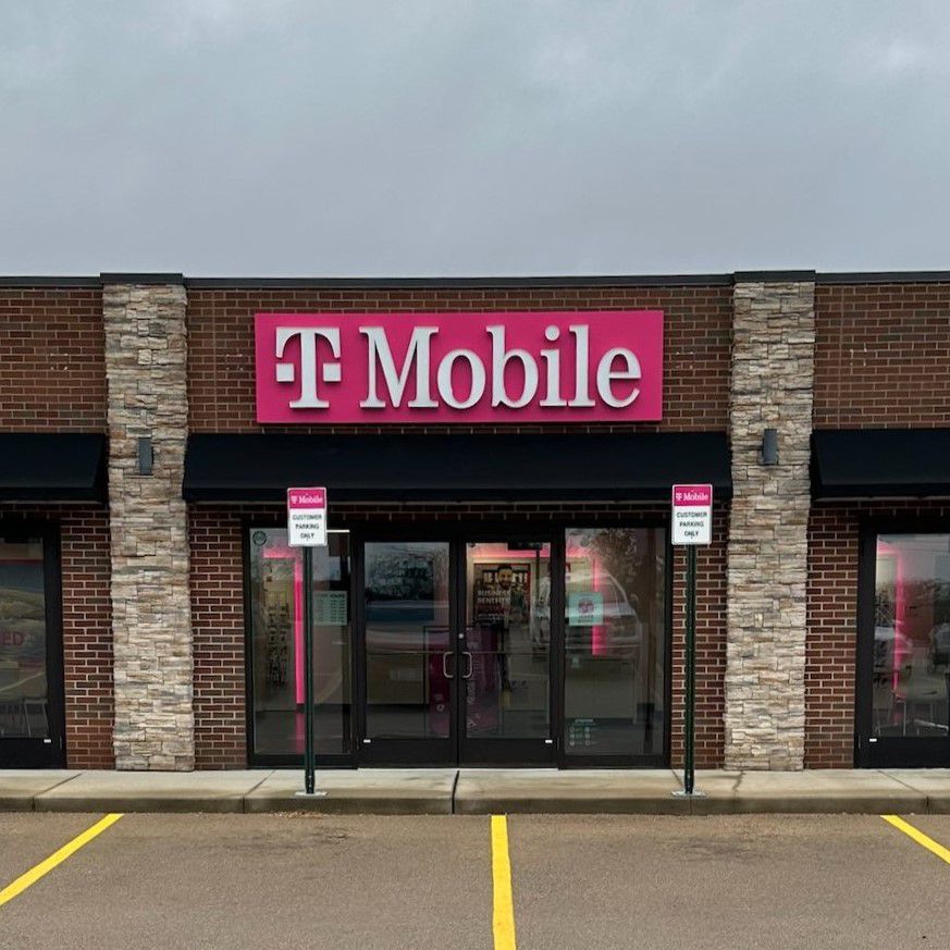 Exterior photo of T-Mobile Store at Rock Rd & Hwy 21, De Soto, MO