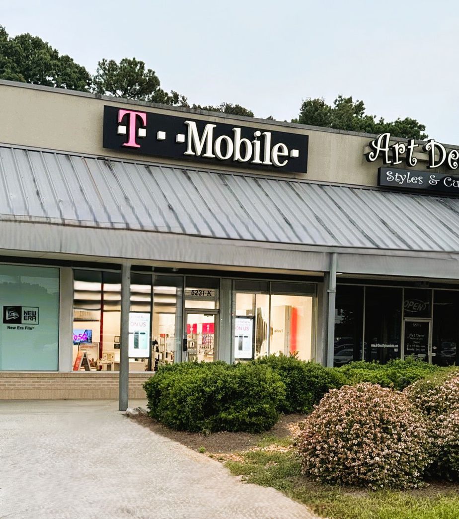 Exterior photo of T-Mobile Store at Memorial Dr & Rays Rd, Stone Mountain, GA
