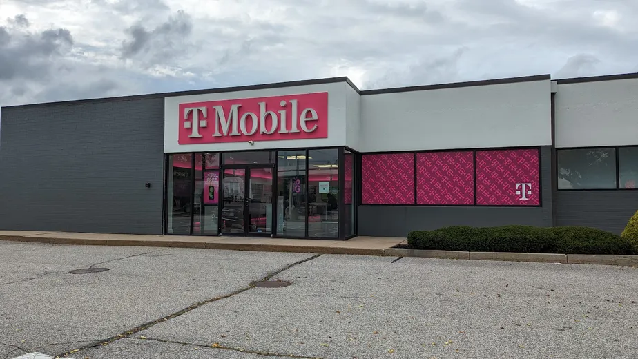 Exterior photo of T-Mobile Store at Johnston Plaza on Atwood, Johnston, RI