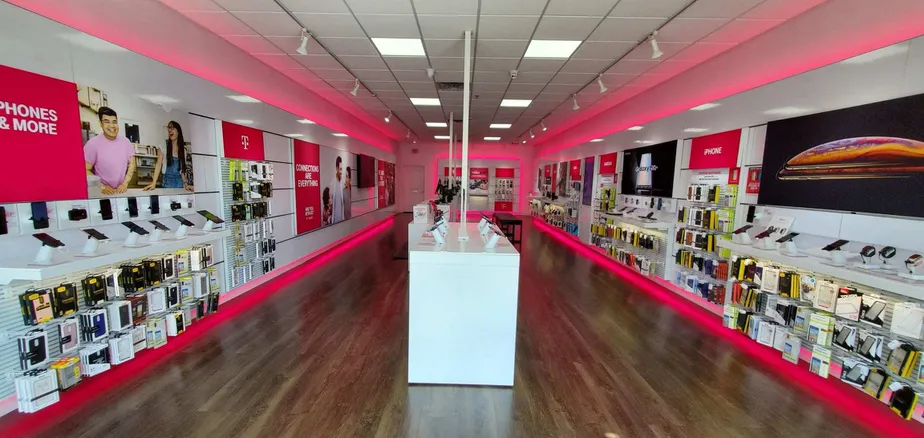 Foto del interior de la tienda T-Mobile en Hickory Flat Hwy & Hickory Rd 2, Canton, GA