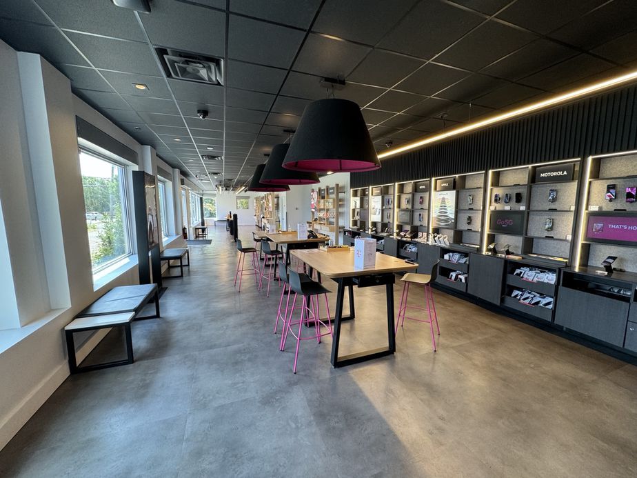 Interior photo of T-Mobile Store at Boston Post Rd & Hommocks Rd, Larchmont, NY