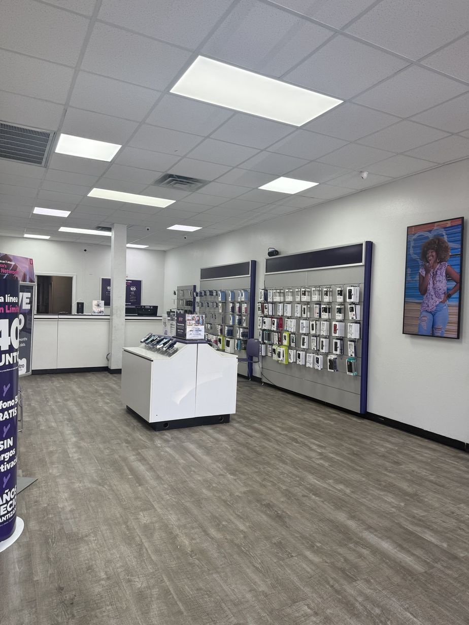 Metro by T-Mobile 3250 W Pleasant Run Rd - 3250 W Pleasant Run Rd 