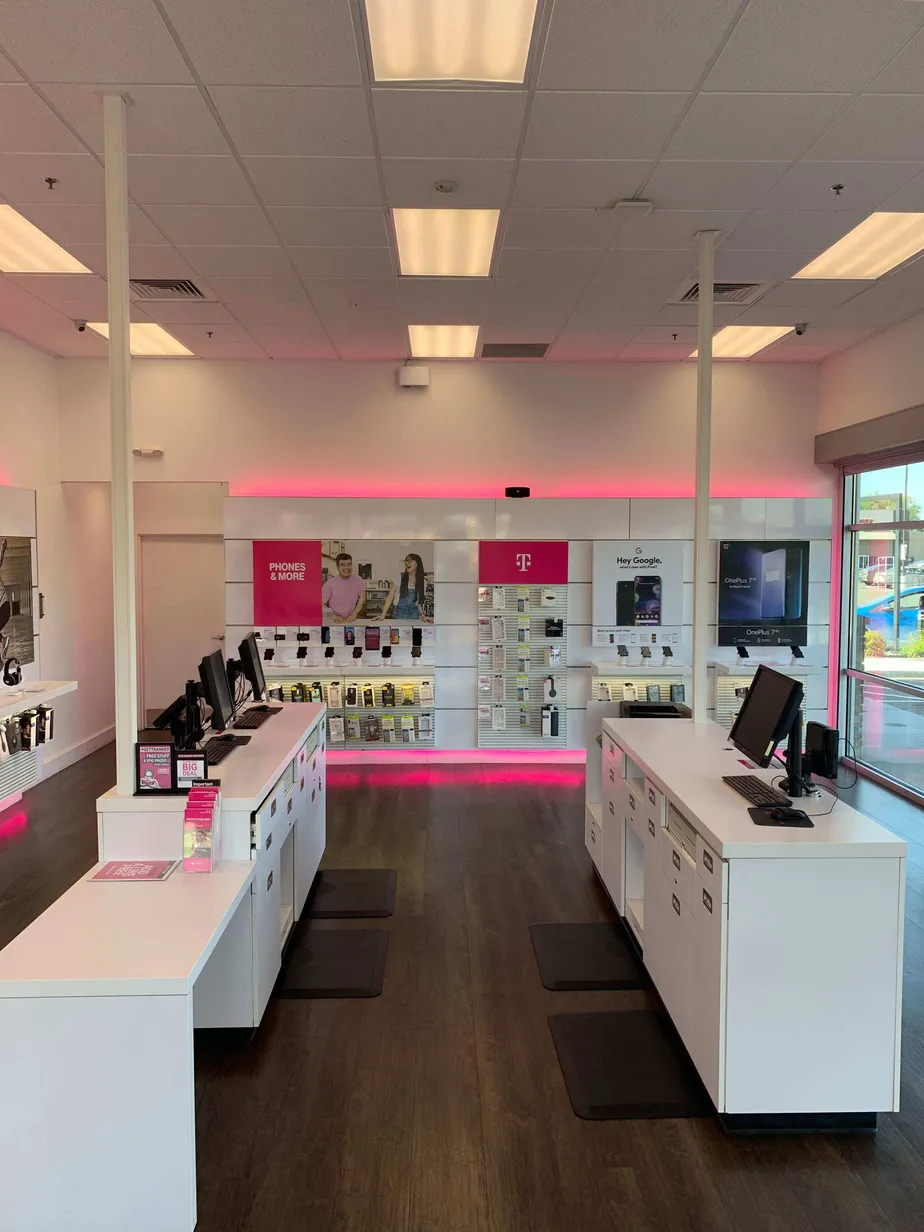 Interior photo of T-Mobile Store at E Idaho Ave & SE East Ln, Ontario, OR