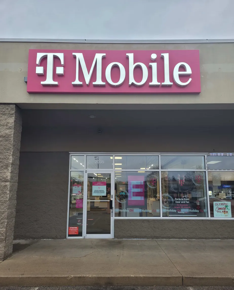 Exterior photo of T-Mobile store at N Bechtle Ave & Saint Paris Connector, Springfield, OH