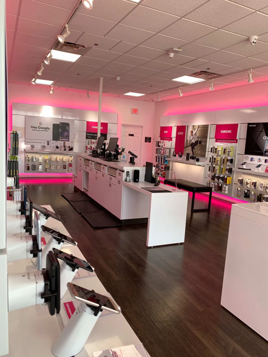 Interior photo of T-Mobile Store at Nashville Rd & Memorial Dr, Franklin, KY