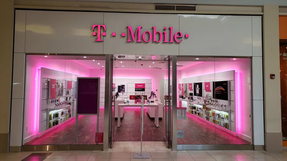 Exterior photo of T-Mobile store at Eastgate Mall 3, Cincinnati, OH