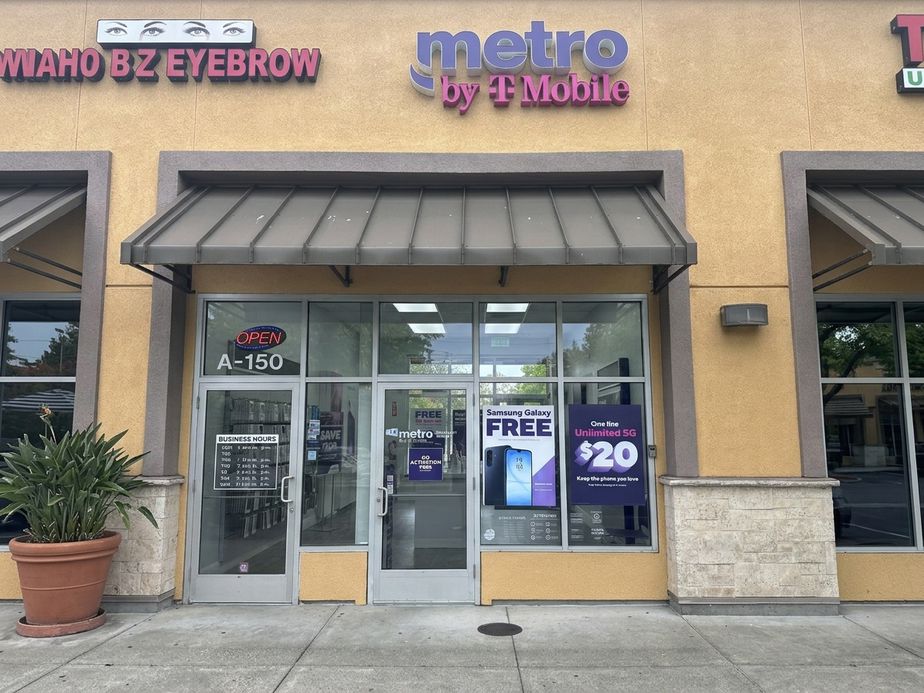Metro by T-Mobile 750 Stony Point Rd - 750 Stony Point Rd 