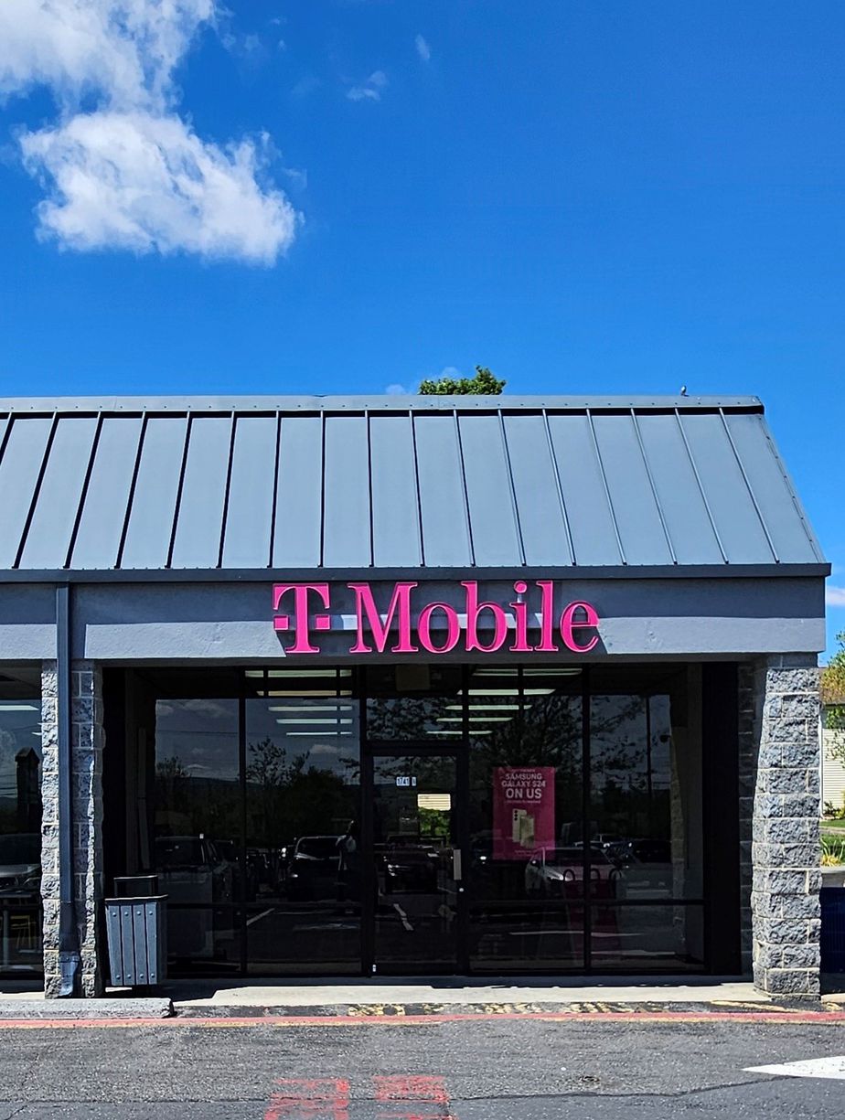 Exterior photo of T-Mobile Store at Harmony Square Shopping Center, Harrisonburg, VA
