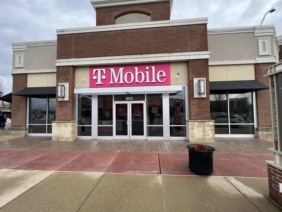 Exterior photo of T-Mobile Store at Woodmore Towne Centre, Lanham, MD